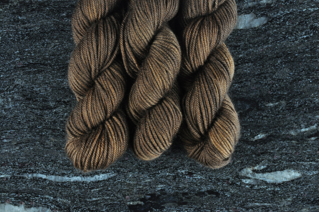 Semi-tonal DK - Cake Boss Brown - 40 g or 110 g