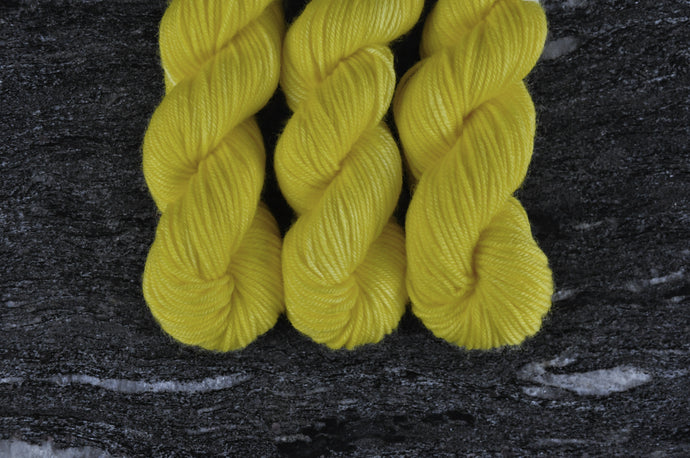 Semi-tonal DK - Good Idea Yellow - 40 g or 110 g