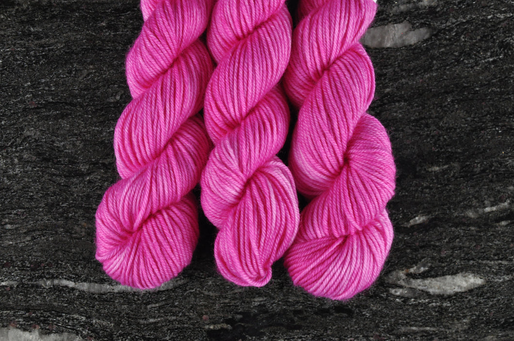 Semi-tonal DK - Pretty Pink - 40 g or 110 g