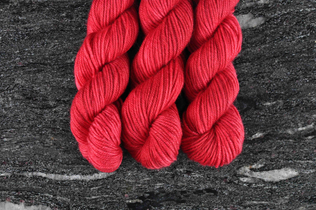 Semi-tonal DK - Red - 40 g or 110 g